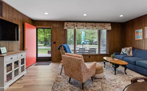 Twin Oaks A House in Wisconsin