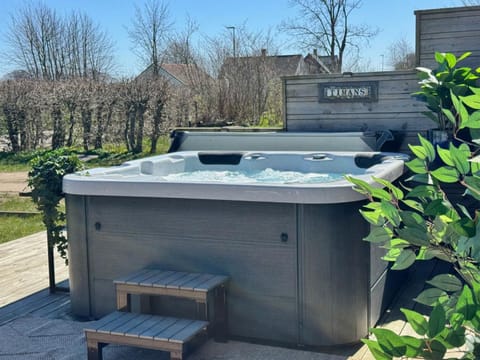 Hot Tub, Spa and wellness centre/facilities