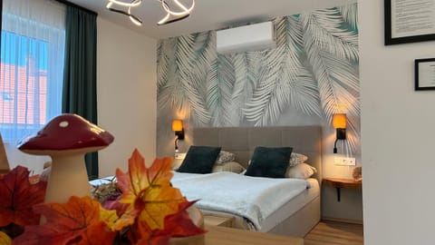 Bed, Photo of the whole room, Bedroom, air conditioner