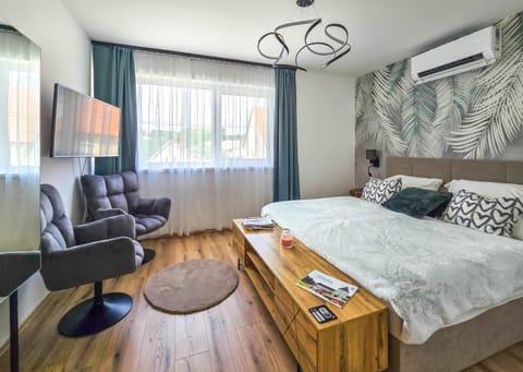 Bed, TV and multimedia, Living room, Bedroom, air conditioner