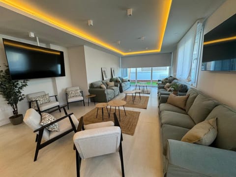 Communal lounge/ TV room, TV and multimedia, Living room, Seating area
