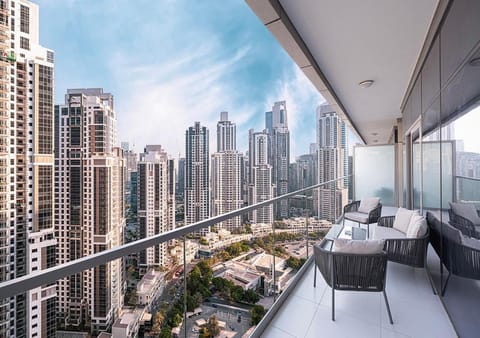 Paramount Midtown Hotel - Luxury Apartments & Infinity Pool with Burj Khalifa View Apartment in Dubai