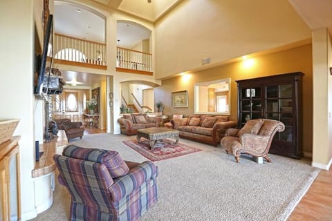TV and multimedia, Living room, Evening entertainment
