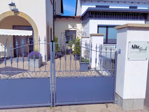 Property building, Facade/entrance, Day