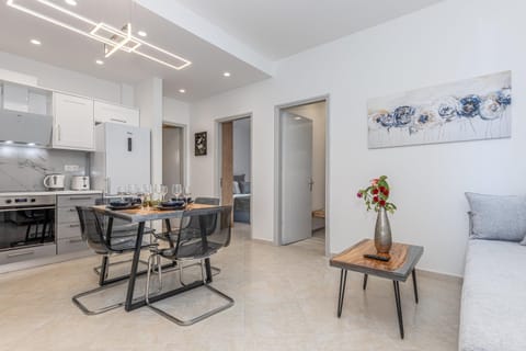 Kitchen or kitchenette, Seating area, Dining area, oven, stove