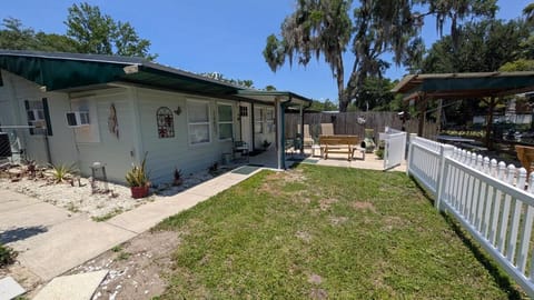 FREE Boat to use, Fish from the dock Fur babies ok House in Florida