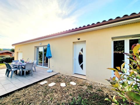 Property building, Summer, Garden, Balcony/Terrace, children, Family
