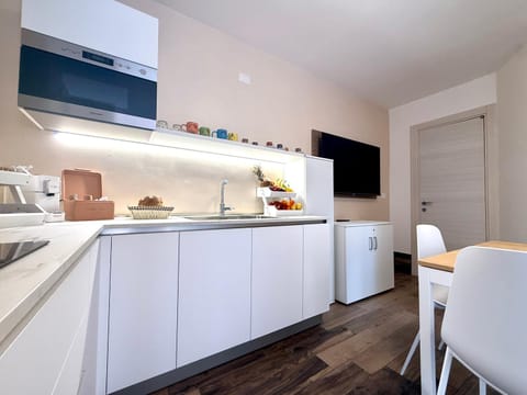 TV and multimedia, Dining area, stove