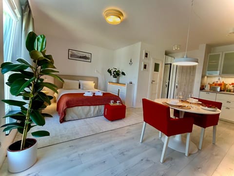 Bed, Living room, Photo of the whole room, Dining area, Bedroom