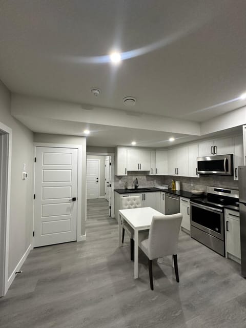 Kitchen or kitchenette, Dining area, dishwasher, oven, stove