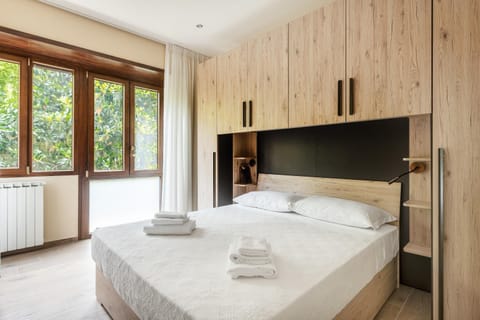Bedroom, wardrobe
