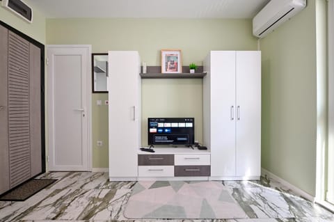 TV and multimedia, wardrobe, air conditioner