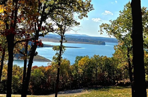 Falling Stars at Bull Shoals Lake Luxury tent in Arkansas