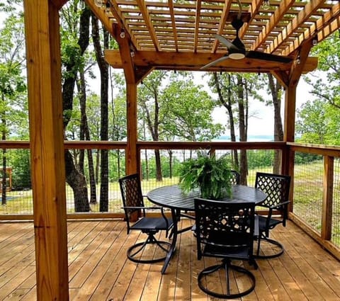 Falling Stars at Bull Shoals Lake Luxury tent in Arkansas