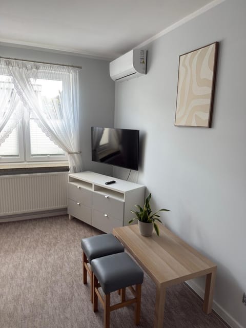 TV and multimedia, Living room, air conditioner