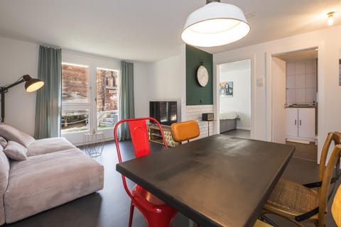 TV and multimedia, Living room, Seating area, Dining area