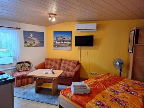 TV and multimedia, Photo of the whole room, Seating area