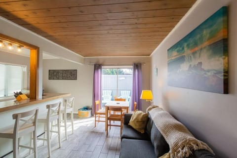 Cozy Ocean Beach Cottage Separate Entry House in Ocean Beach