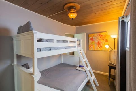 Cozy Ocean Beach Cottage Separate Entry House in Ocean Beach