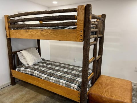 Wolf Pond 1 - 3 Miles to Lake Placid NY Apartment in Ray Brook