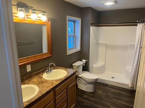 Wolf Pond 2 ONLY 3 Miles to Lake Placid Apartment in Ray Brook