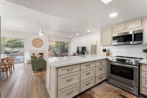 Perfect home in Sedona With HotTub House in Village of Oak Creek