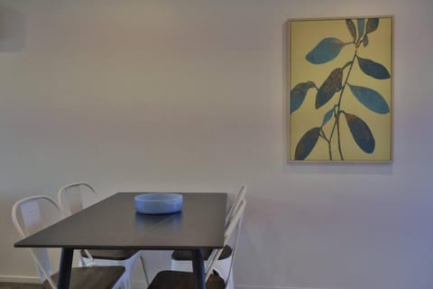 Cosy 2BR House in Awaroa Road House in Auckland