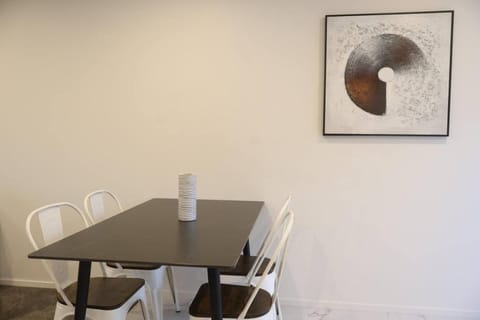 Cosy 2BR House in Awaroa Road House in Auckland