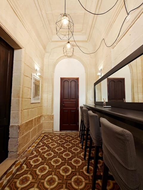 Property building, Facade/entrance, Decorative detail