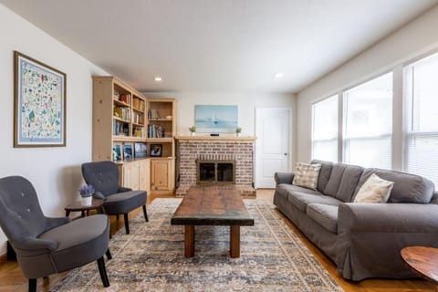 Quaint and Charming 4BR Tranquil Palo Alto Retreat House in Mountain View