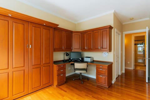 Waterfront 2BD Next to Pike Place with Private Patio House in Pike Place Market