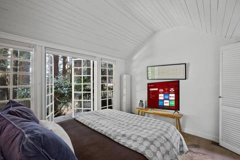 Idyllic Mill Valley cottage next to Muir Woods Country House in Mill Valley