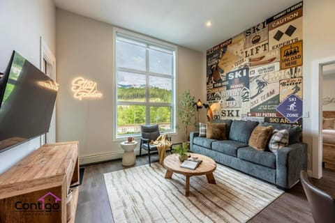 Communal lounge/ TV room, TV and multimedia, Seating area, Evening entertainment