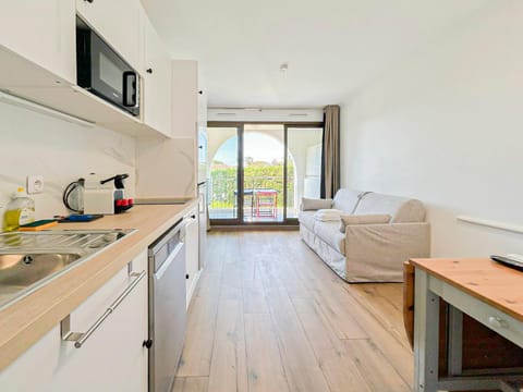 Kitchen or kitchenette, Seating area