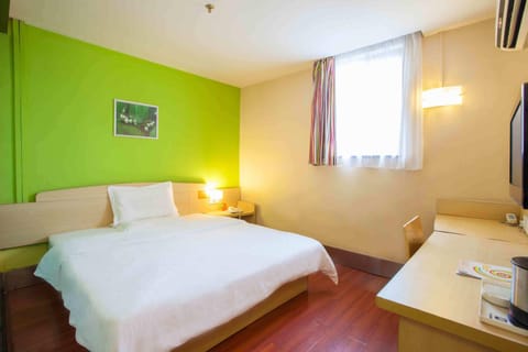 Day, Photo of the whole room, Bedroom