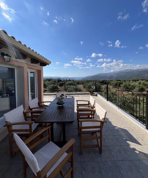 Patio, Day, Natural landscape, View (from property/room), Balcony/Terrace, Seating area, Dining area, Mountain view
