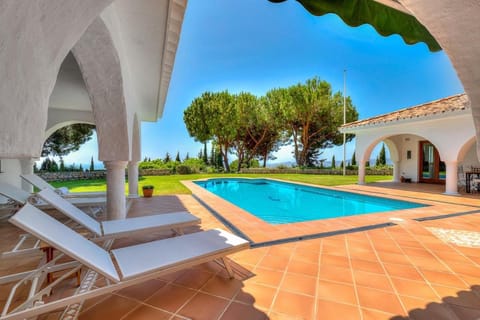 Pool view, Swimming pool, sunbed