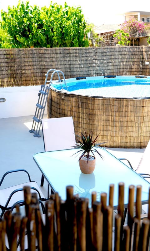 Property building, Day, Swimming pool