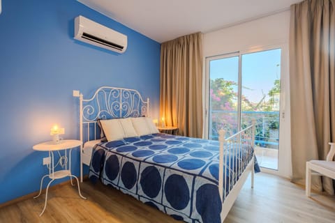 Bed, Bedroom, air conditioner
