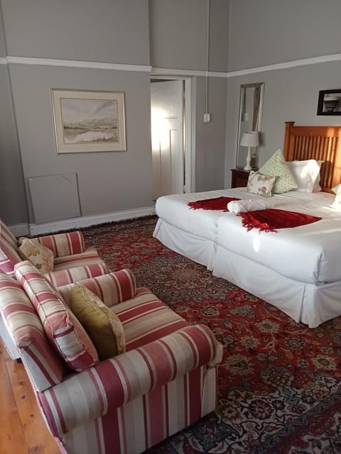 Living room, Photo of the whole room, Bedroom