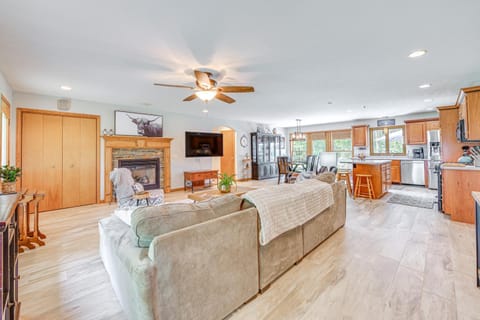 Peaceful Family Home Near Cayuga Lake State Park House in Fayette