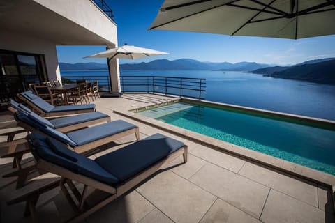 Pool view, Sea view, Swimming pool, sunbed