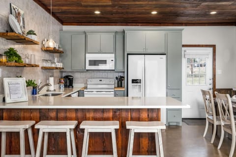 River Access Pet Friendly Fishing Sleeps 4 House in Kyle