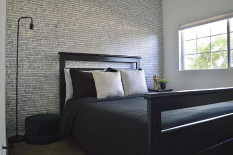 Mountain View Escape with Modern Design House in Thousand Palms