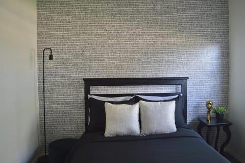 Mountain View Escape with Modern Design House in Thousand Palms