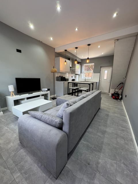Communal lounge/ TV room, TV and multimedia, Living room, Seating area