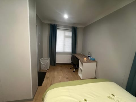 Modern Ensuite Double Bedroom in Dundrum Vacation rental in Dublin
