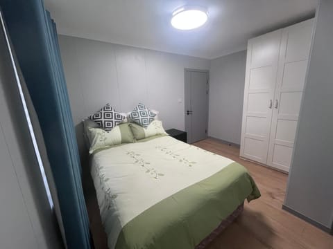 Modern Ensuite Double Bedroom in Dundrum Vacation rental in Dublin