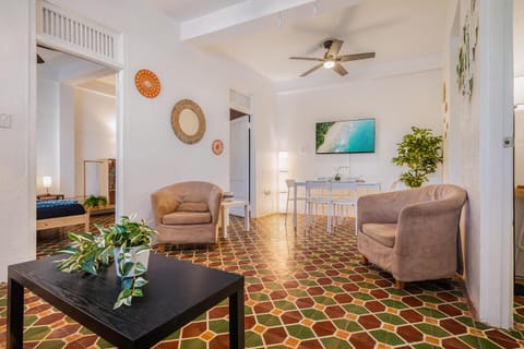 TV and multimedia, Living room, Seating area, fireplace