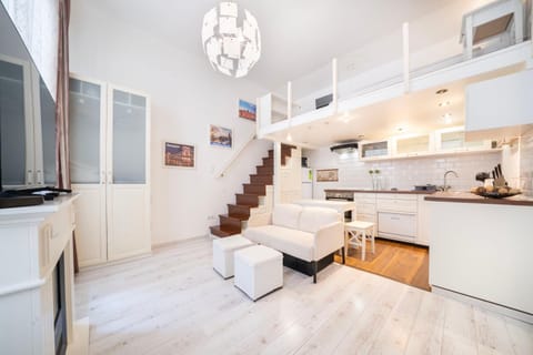 Kitchen or kitchenette, Living room, dishwasher, oven, stove